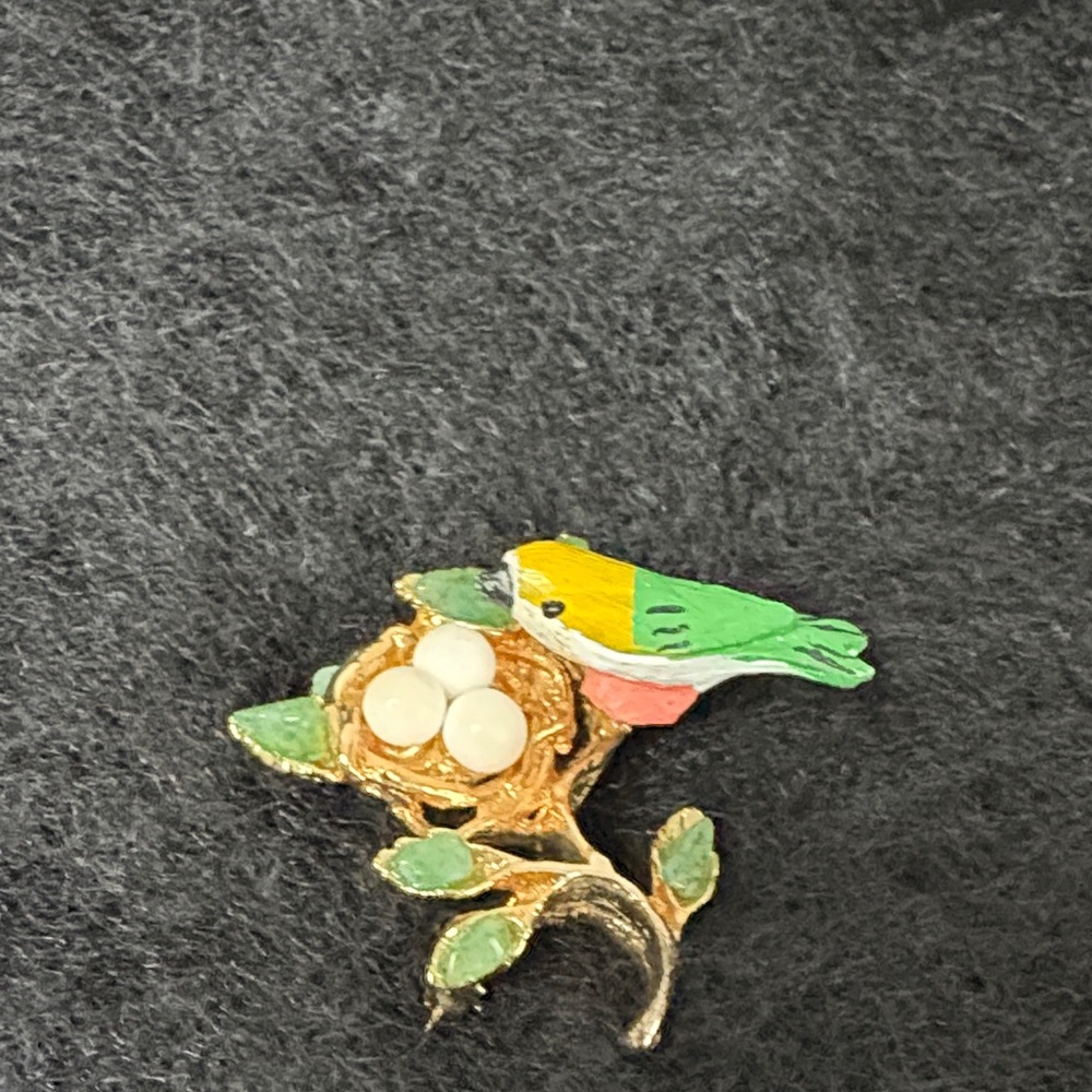 Swoboda Style Bird in Nest Brooch- Faux Pearl Eggs - Goldtone Vintage Estate